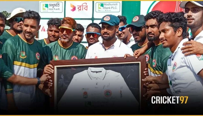 প্রথম শ্রেণির ক্রিকেটকে বিদায় বললেন ফরহাদ হোসেন, বিসিবির বিশেষ সম্মাননা
