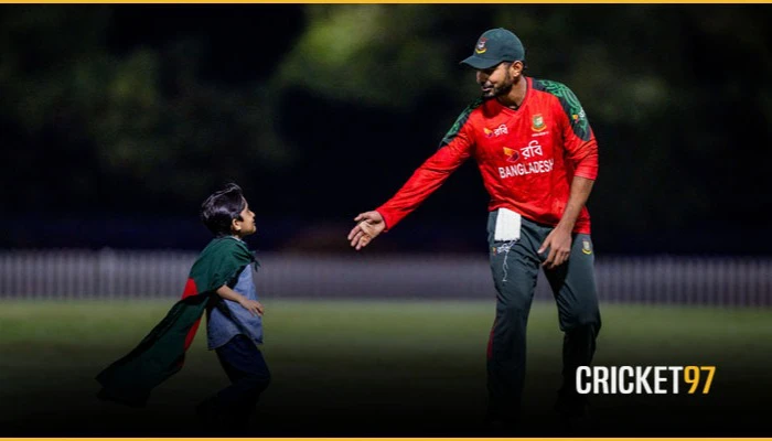 সাইফ হাসান: টেস্ট ওপেনার থেকে টি-টোয়েন্টি অলরাউন্ডার, ফিরে আসার গল্পে আছেন এক কোচ