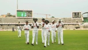 মিরাজের ফাইফারে, ৩৪ রানের লিড বাংলাদেশের