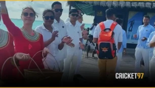আইপিএল রেখে ছুটি কাটাতে মালদ্বীপে সানরাইজার্স হায়দ্রাবাদ