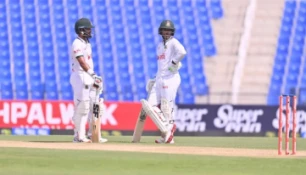 আব্দুল মালিক ও রহমত শাহর ফিফটিতে আবু ধাবিতে আফগানিস্তানের লড়াই