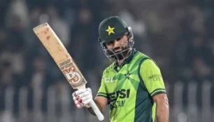 বল টেম্পারিং অভিযোগে নিষেধাজ্ঞার মুখে ফখর, নাটকীয় ম্যাচে বিতর্কের ছায়া