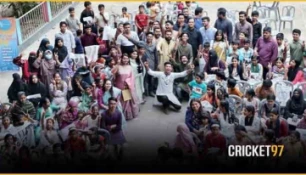 আসিফ আকবর,হাবিবুল বাশারের উপস্থিতিতে সুবিধাবঞ্চিত শিশুদের মাঝে ঈদ উপহার