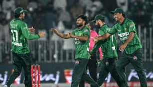 অধিনায়ক ফারহানের তাণ্ডবে শ্রীলঙ্কাকে হারিয়ে পাকিস্তানের জয়
