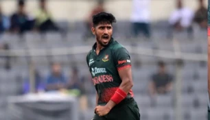 বাংলাদেশি পেসার খালেদ আহমেদের বোলিংয়ে ল্যাঙ্কাশায়ারের পতন
