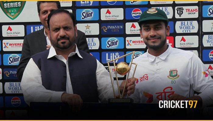 ছাত্র আন্দো'ল'নে নি'হত রিকশাচালককে মিরাজের সিরিজসেরার পুরস্কার উৎসর্গ